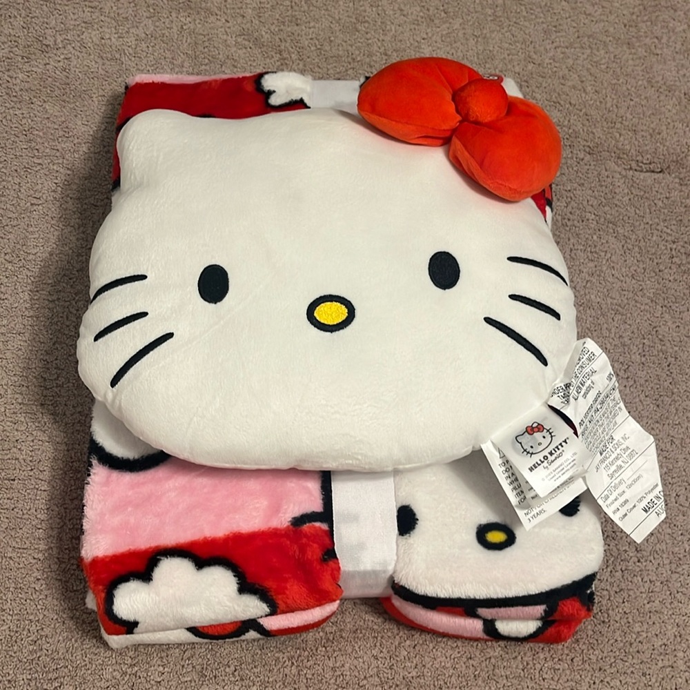 Hello Kitty blanket with pillow